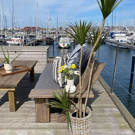 Botel Hausboot Yara *