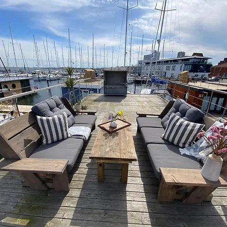 Hausboot Yara Botel