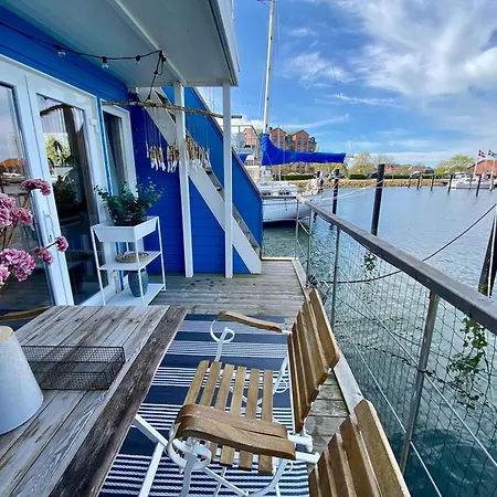 Botel Hausboot Yara