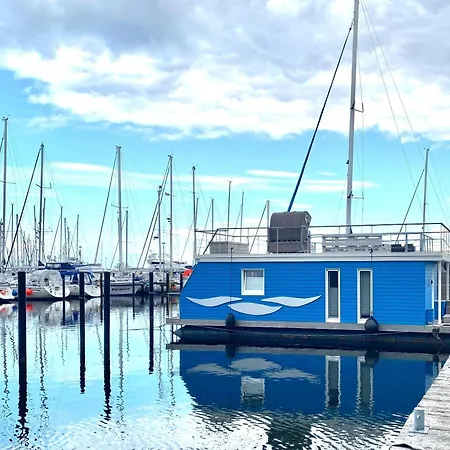 Botel Hausboot Yara Heiligenhafen