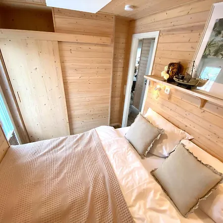 Hausboot Yara *