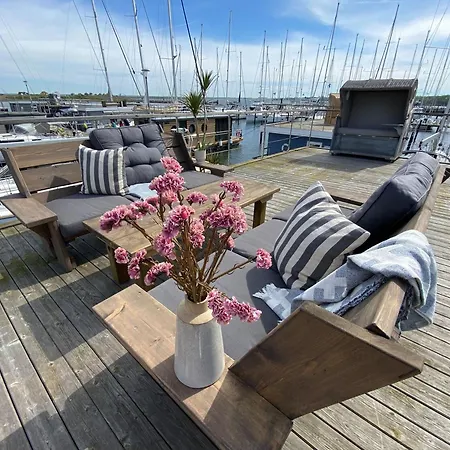 Hausboot Yara Botel Heiligenhafen